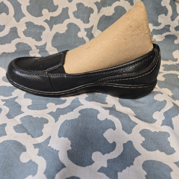 Like New Clarks Bendables black leather loafers sz 6M - Picture 3 of 8